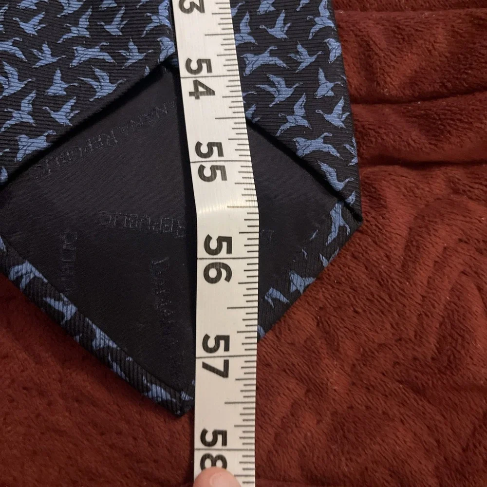 DUCK BANANA REPUBLIC Italy DESIGNER NECKTIE TIE Navy W/ Light Blue Ducks 4x57.5